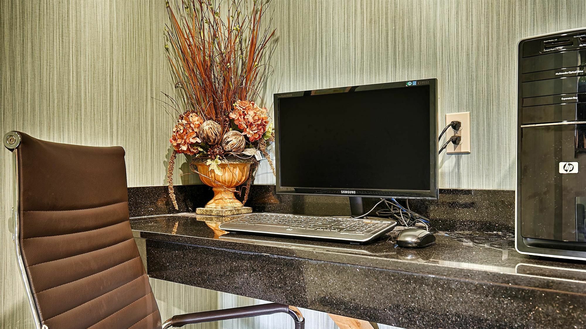 Executive Inn & Suites Marlin 外观 照片